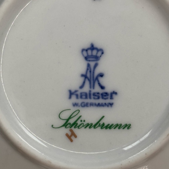 Vintage Kaiser Schonbrunn Demitasse Cup Saucer Green Gold - Picture 9 of 9